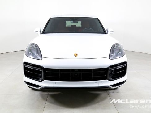 Used 2023 Porsche Cayenne Turbo S image 4