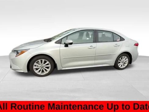 Used 2025 Toyota Corolla LE image 3