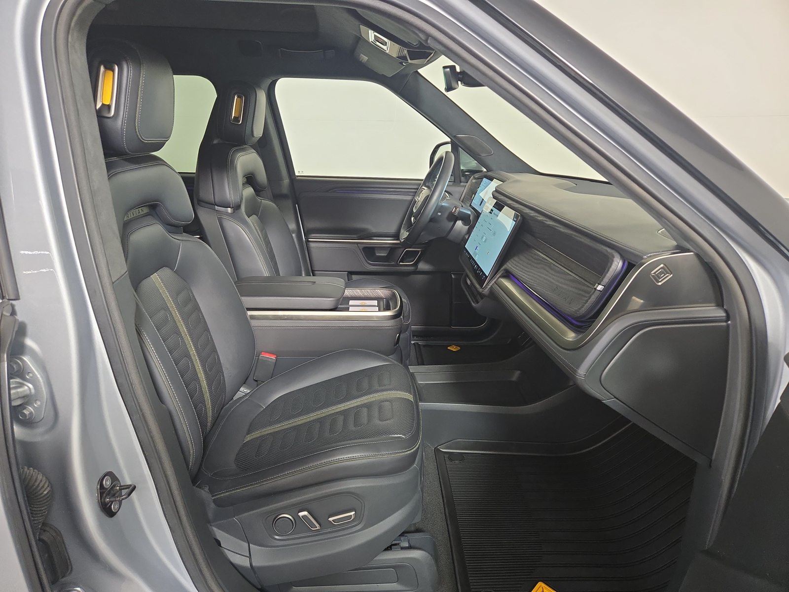 Used 2022 Rivian R1S Launch Edition Quad AWD/4WD image 24
