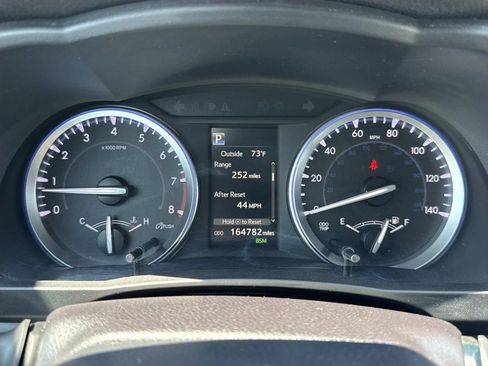 Used 2017 Toyota Highlander XLE AWD/4WD image 18