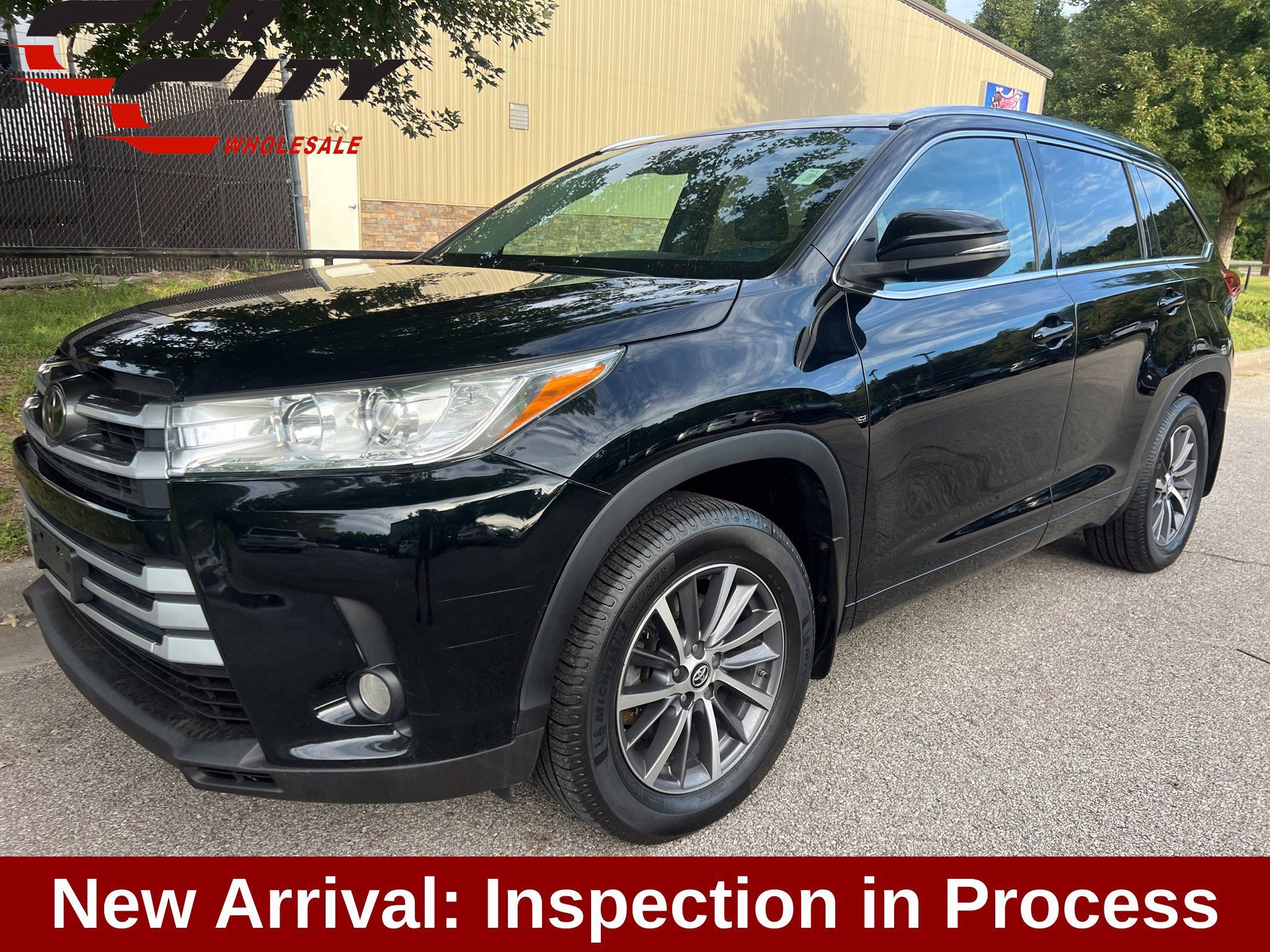 Used 2018 Toyota Highlander XLE AWD/4WD image 1