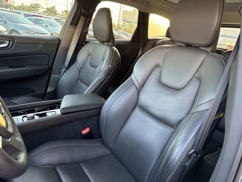 Used 2023 Volvo XC60 B5 Ultimate w/ Protection Package Premier image 17
