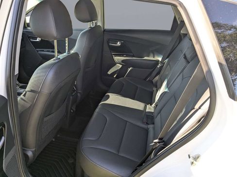 Used 2018 Kia Niro Touring FWD image 13