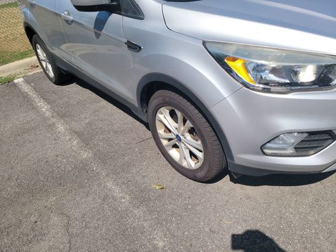 Used 2018 Ford Escape SE FWD image 4