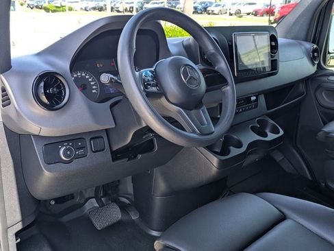 Used 2019 Mercedes-Benz Sprinter 2500 image 10