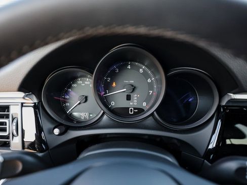 Certified 2026 Porsche Macan image 15