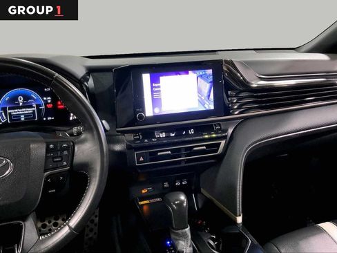 Used 2025 Toyota Camry SE FWD image 7