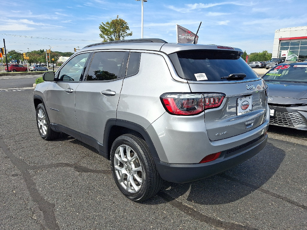 Used 2022 Jeep Compass Latitude AWD/4WD image 4