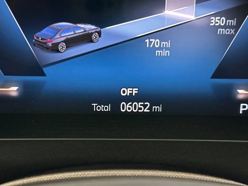 Certified 2024 BMW i7 xDrive60 AWD/4WD image 33