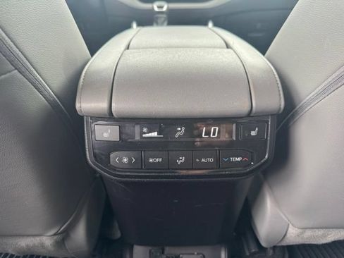 Used 2023 Toyota Highlander Platinum AWD/4WD image 21