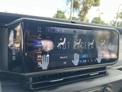 New 2025 Jeep Gladiator Sport image 26