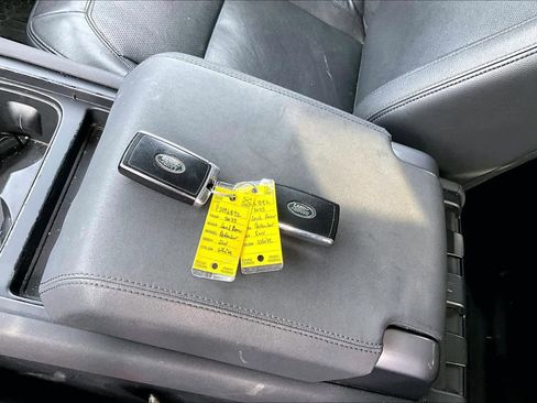 Used 2023 Land Rover Defender 110 SE image 13