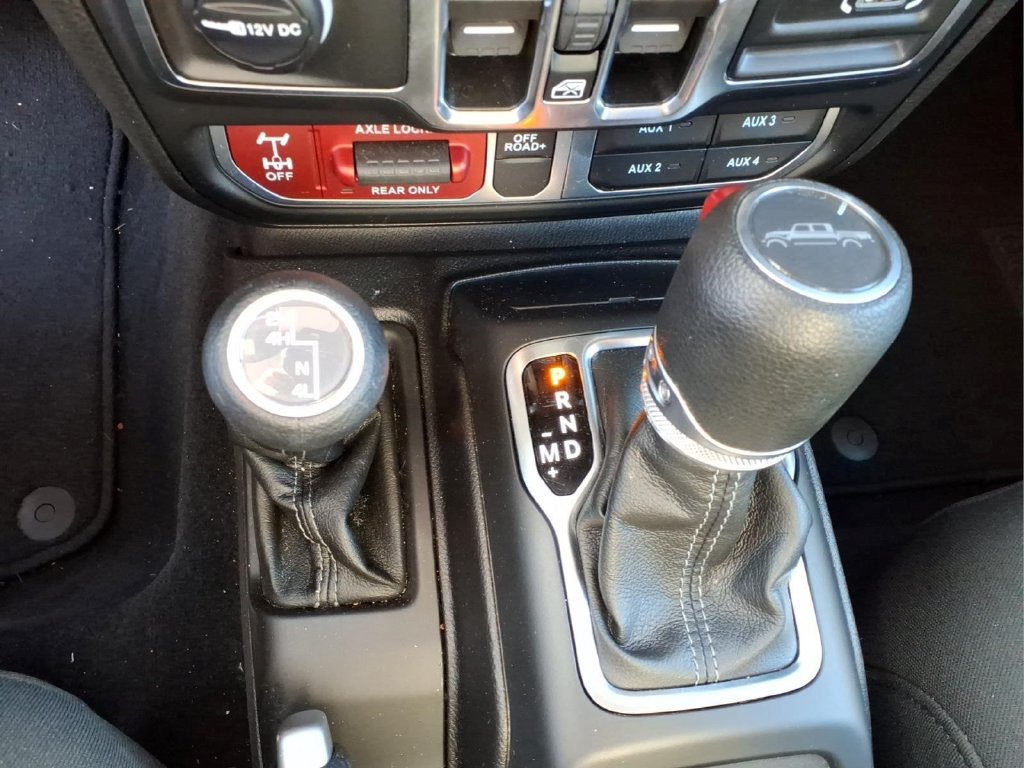 Used 2026 Jeep Gladiator Mojave AWD/4WD image 12