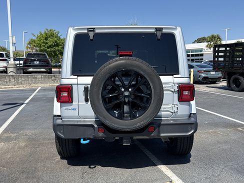 Used 2024 Jeep Wrangler Sahara w/ Technology Group image 8