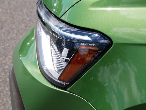 Certified 2025 Volkswagen Taos SE AWD/4WD image 16