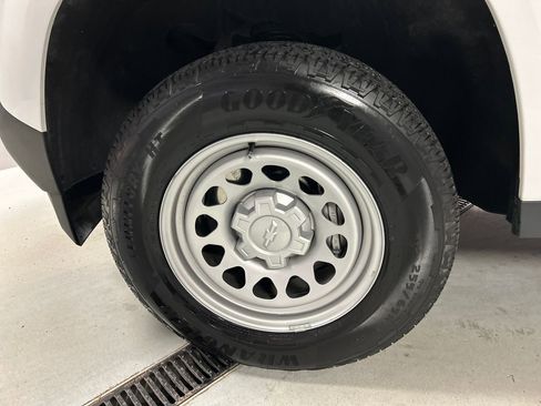 Used 2024 Chevrolet Colorado W/T w/ WT Convenience Package II image 9