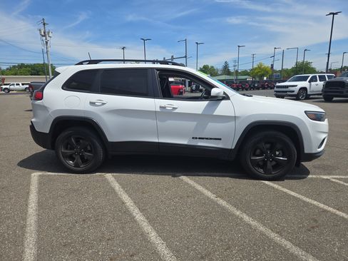 Used 2020 Jeep Cherokee Latitude Plus AWD/4WD image 2
