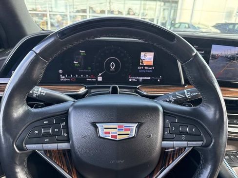 Used 2023 Cadillac Escalade Premium Luxury image 33