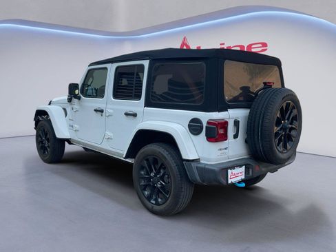 Used 2024 Jeep Wrangler Unlimited Sahara AWD/4WD image 3