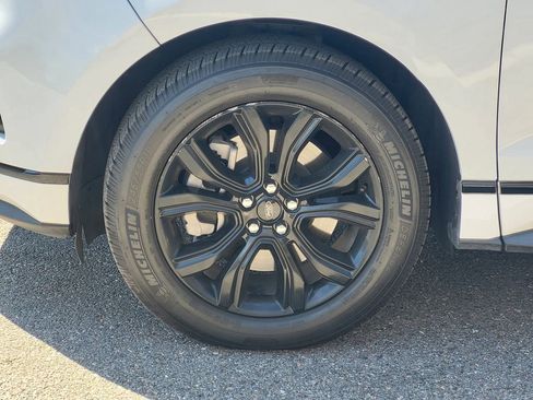 Used 2022 Ford Edge SE w/ Black Appearance Package AWD/4WD image 9