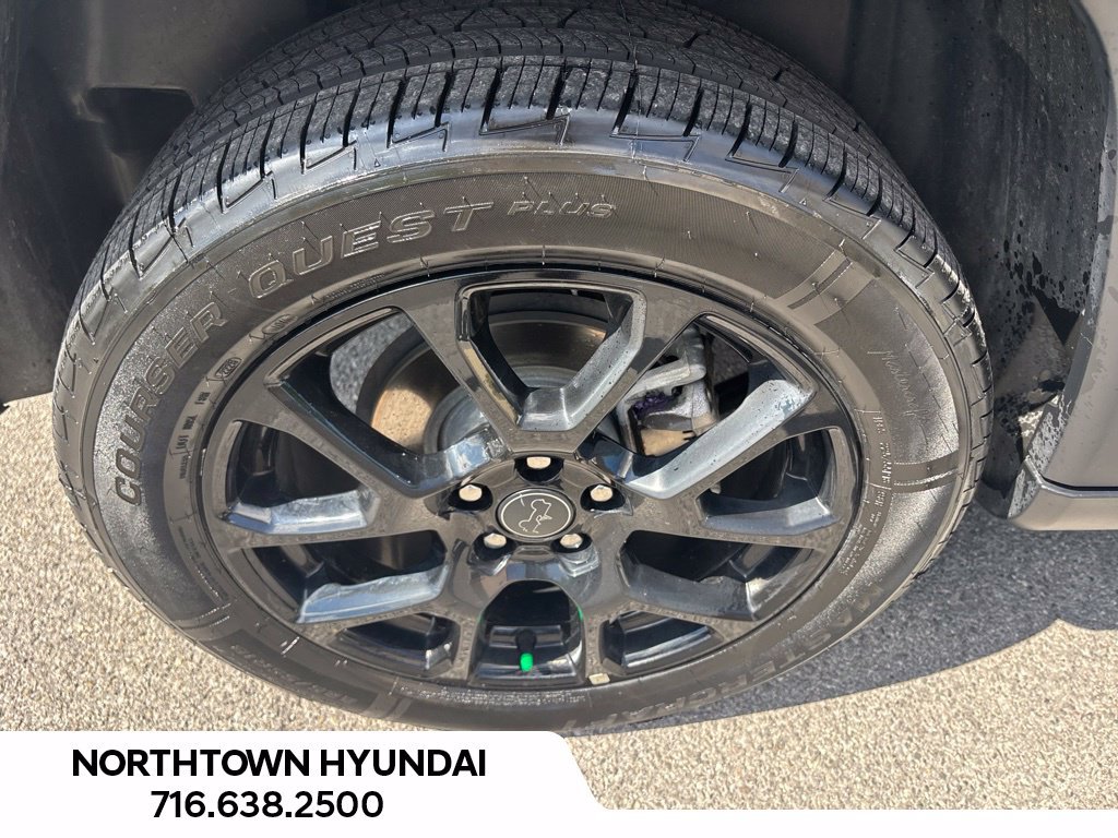 Used 2025 Jeep Compass Latitude w/ Convenience Group AWD/4WD image 23