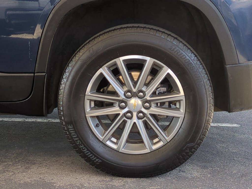 Used 2023 Chevrolet Traverse LT FWD image 36