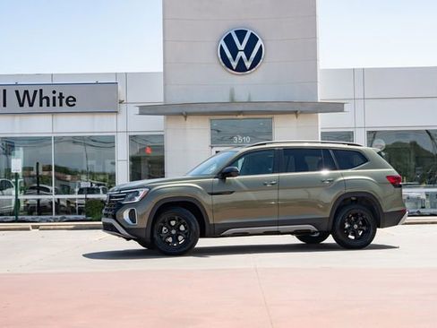 New 2026 Volkswagen Atlas Peak Edition AWD/4WD image 1