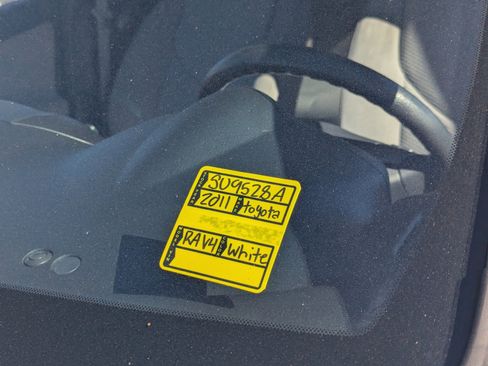 Used 2011 Toyota RAV4 image 28