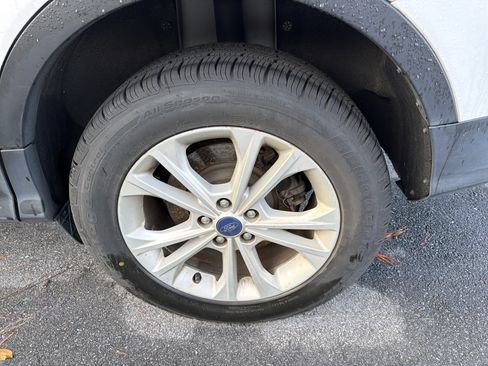 Used 2018 Ford Escape SE w/ Ford Safe & Smart Package FWD image 7