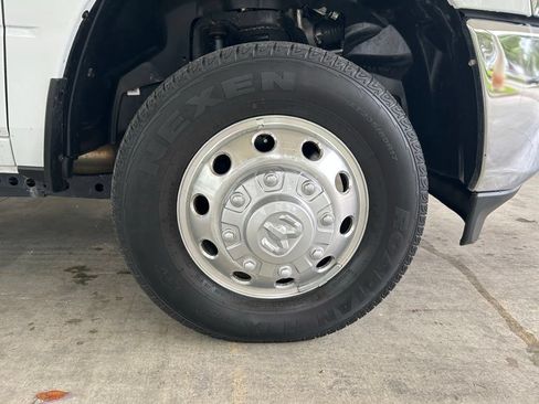 Used 2025 RAM 3500 Tradesman w/ Chrome Appearance Group RWD image 17