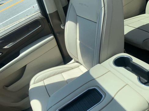 Used 2023 GMC Yukon XL Denali AWD/4WD image 21