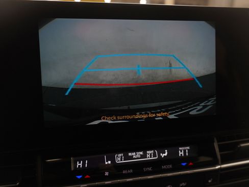 Used 2025 Toyota Sienna XLE image 29