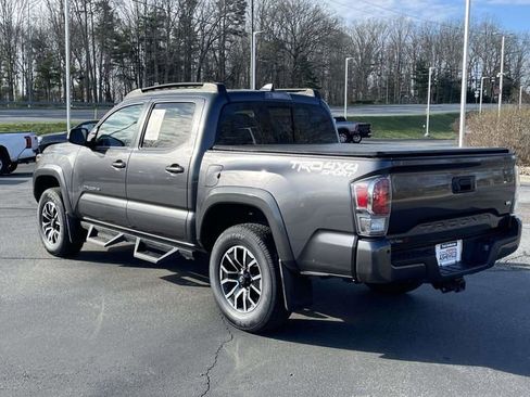 Used 2022 Toyota Tacoma TRD Sport w/ Technology Package image 3