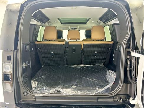New 2026 Land Rover Defender 110 X-Dynamic SE AWD/4WD image 27