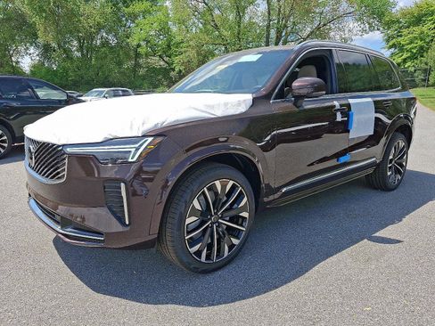 New 2025 Volvo XC90 T8 Core image 2