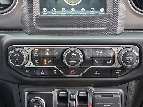 Used 2022 Jeep Gladiator Willys image 26