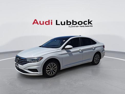 Used 2019 Volkswagen Jetta SE w/ Cold Weather Package FWD image 4