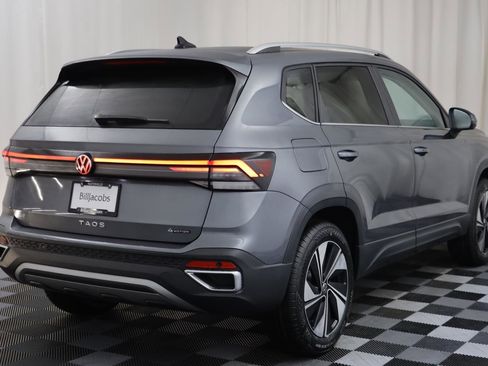 New 2026 Volkswagen Taos SE image 15