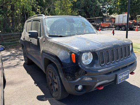 Used 2018 Jeep Renegade Trailhawk AWD/4WD image 2