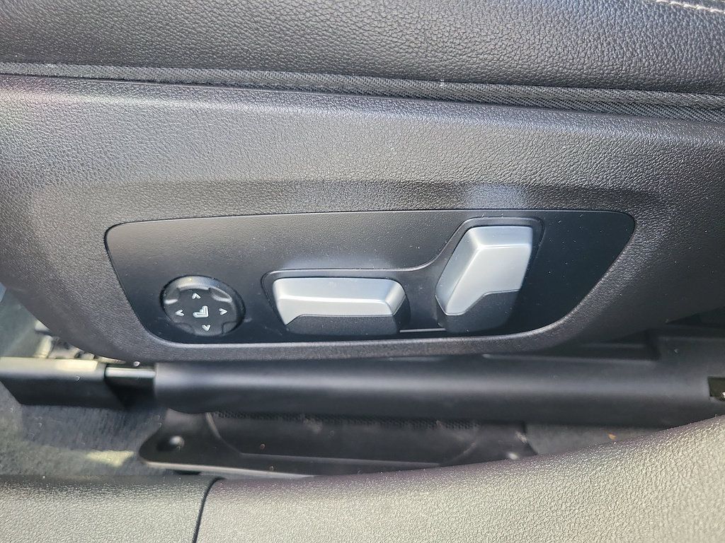 Used 2024 BMW 330i Sedan w/ Convenience Package RWD image 18