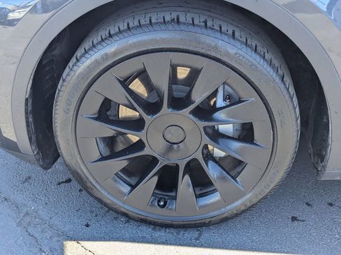 Used 2024 Tesla Model Y Long Range image 12