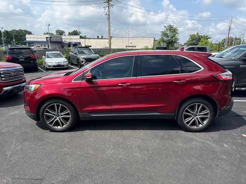 Used 2019 Ford Edge Titanium w/ Equipment Group 301A AWD/4WD image 3