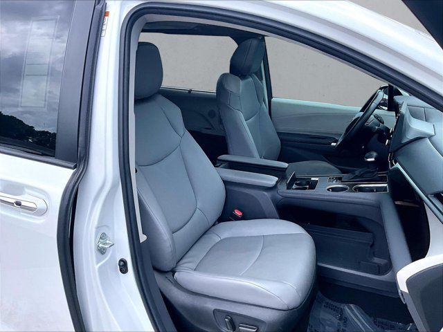 Used 2024 Toyota Sienna XLE w/ XLE Plus Package FWD image 9