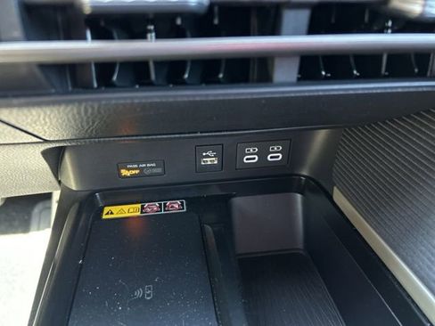 Used 2025 Toyota Camry SE image 15