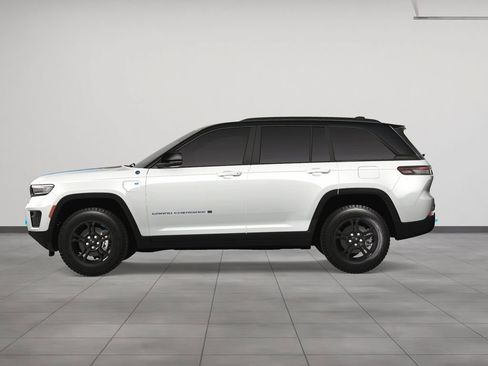 New 2024 Jeep Grand Cherokee Trailhawk w/ Advanced Protech Group II AWD/4WD image 3