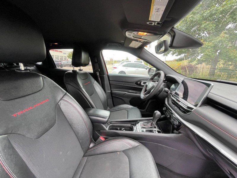Used 2024 Jeep Compass Trailhawk AWD/4WD image 3