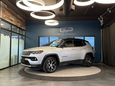 Used 2024 Jeep Compass Limited AWD/4WD image 7