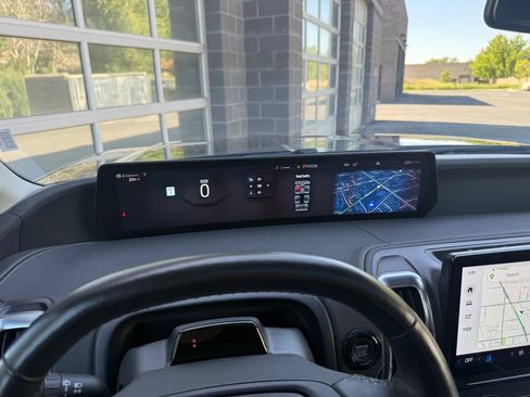 Used 2025 Ford Expedition Platinum AWD/4WD image 32