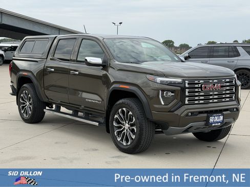 Used 2025 GMC Canyon Denali AWD/4WD image 2