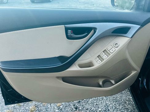 Used 2013 Hyundai Elantra GLS w/ Preferred Pkg image 13